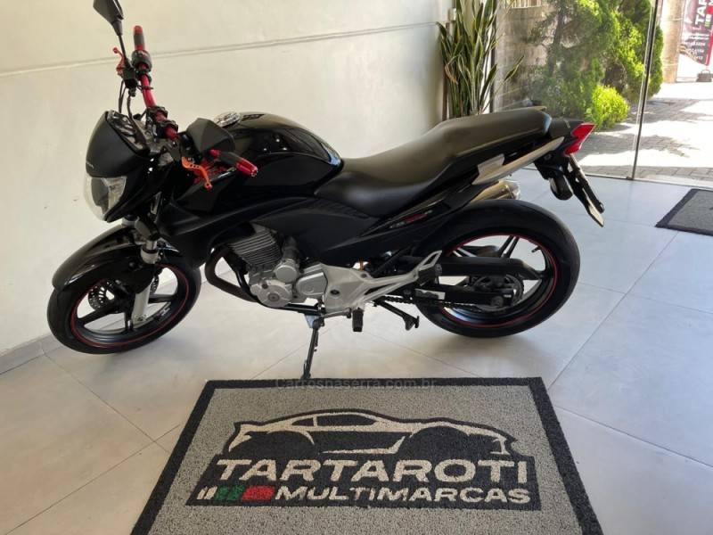 HONDA - CB 300R - 2010/2010 - Preta - R$ 13.990,00