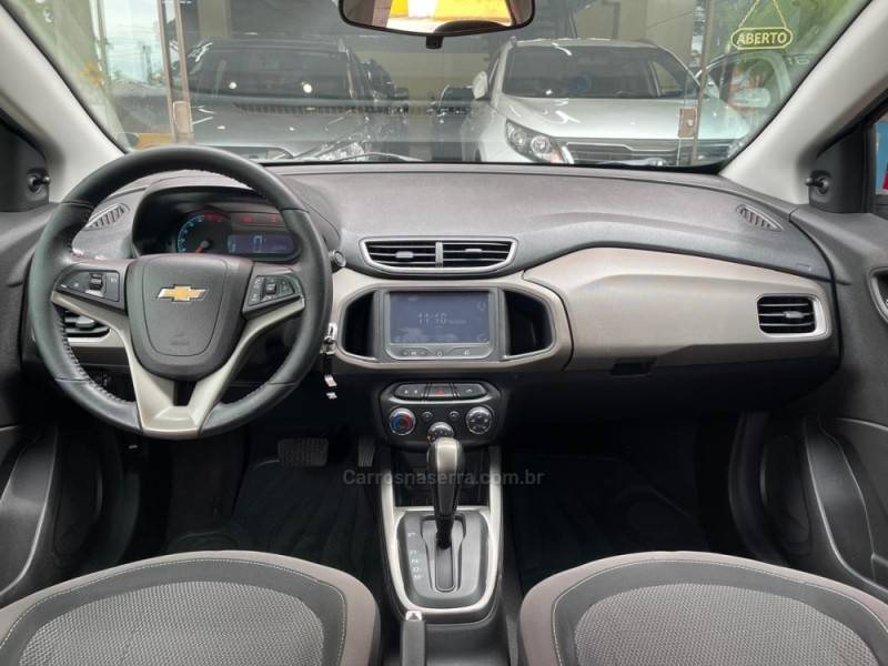 CHEVROLET - PRISMA - 2015/2016 - Vermelha - R$ 57.990,00