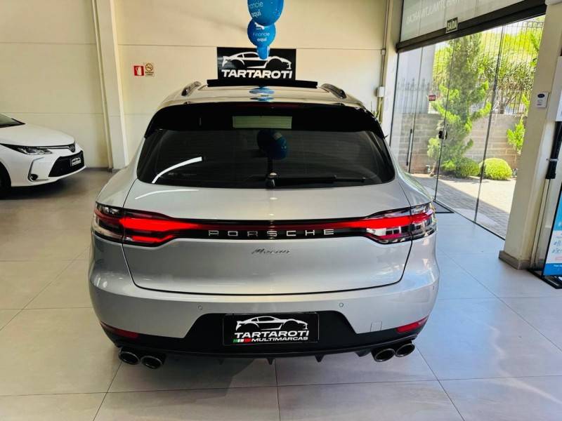 PORSCHE - MACAN T - 2020/2021 - Prata - R$ 376.990,00