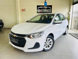 CHEVROLET - ONIX - 2021/2022 - Branca - R$ 78.990,00
