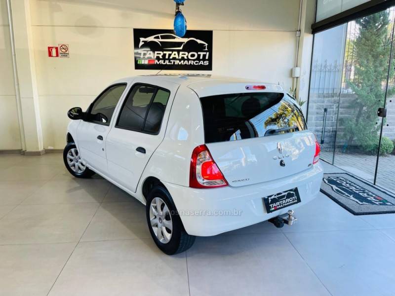 RENAULT - CLIO - 2013/2014 - Branca - R$ 29.990,00