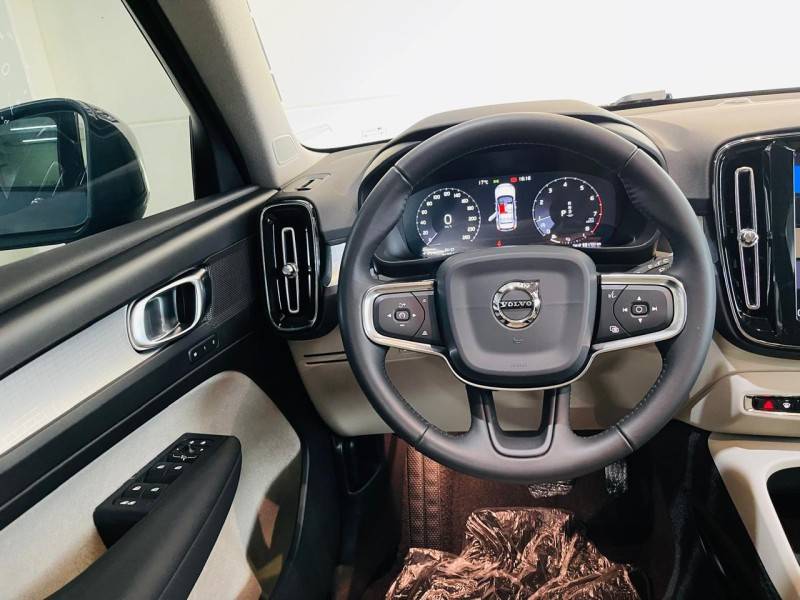 VOLVO - XC 40 - 2019/2020 - Cinza - R$ 159.990,00