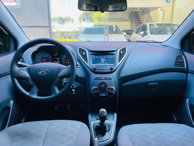 HYUNDAI - HB20S - 2018/2019 - Branca - R$ 65.990,00