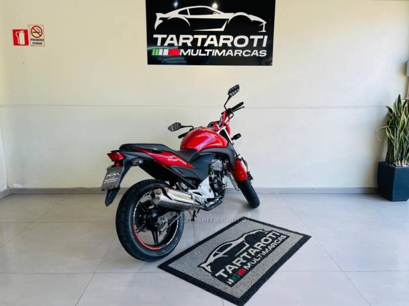HONDA - CB 300R - 2010/2011 - Vermelha - R$ 13.990,00