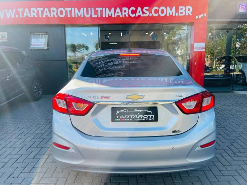 CHEVROLET - CRUZE - 2017/2018 - Prata - R$ 92.990,00