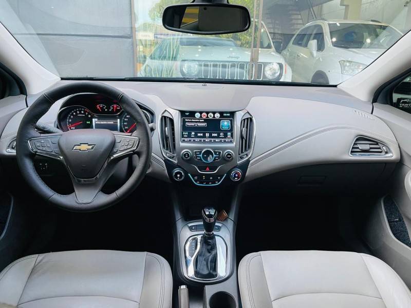 CHEVROLET - CRUZE - 2016/2017 - Preta - R$ 86.990,00