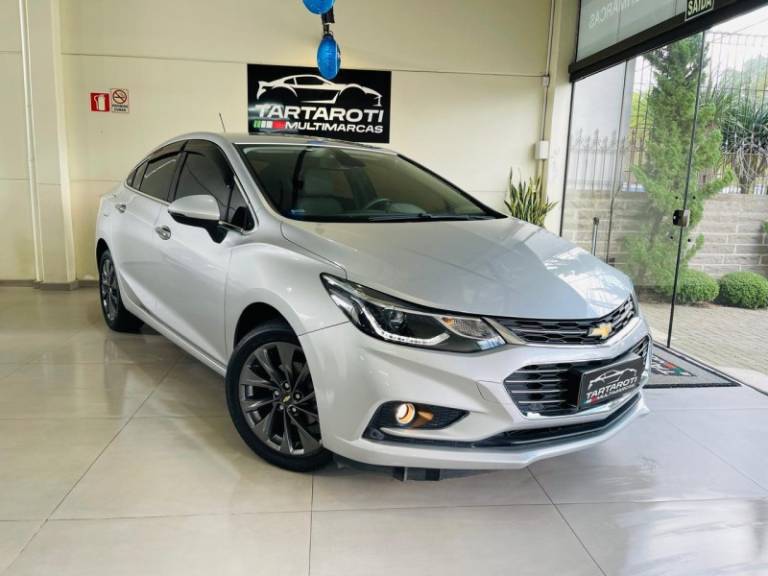 CHEVROLET - CRUZE - 2017/2018 - Prata - R$ 92.990,00