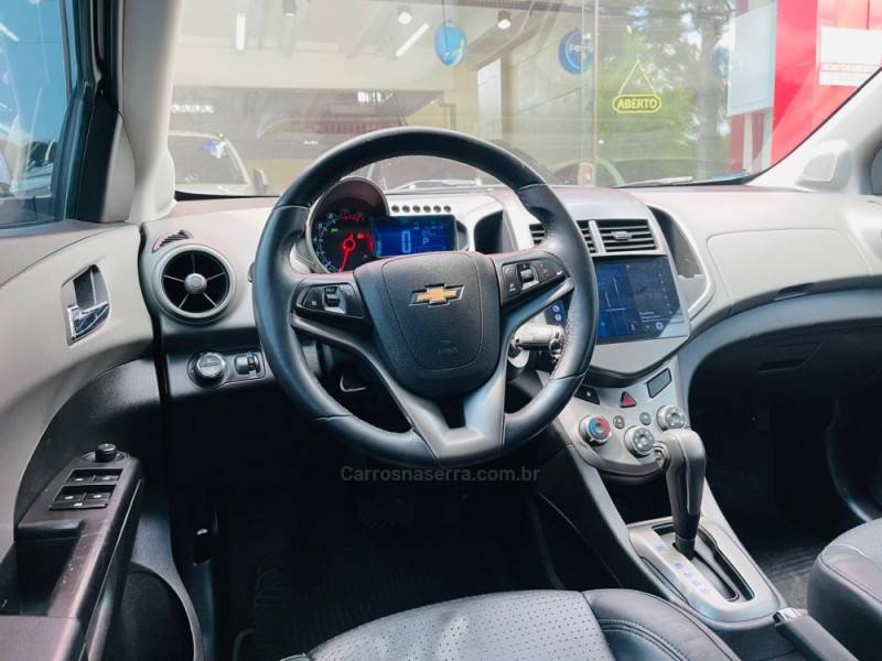 CHEVROLET - SONIC - 2013/2013 - Branca - R$ 43.990,00