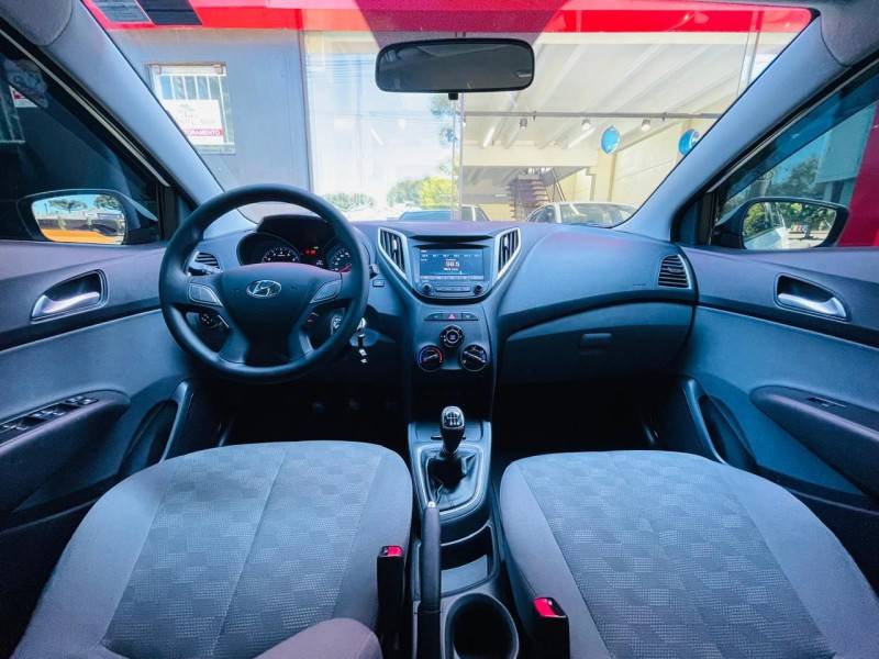 HYUNDAI - HB20S - 2018/2019 - Branca - R$ 65.990,00