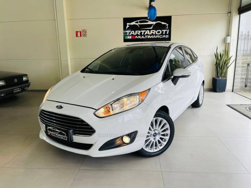 FORD - FIESTA - 2014/2015 - Branca - R$ 48.990,00
