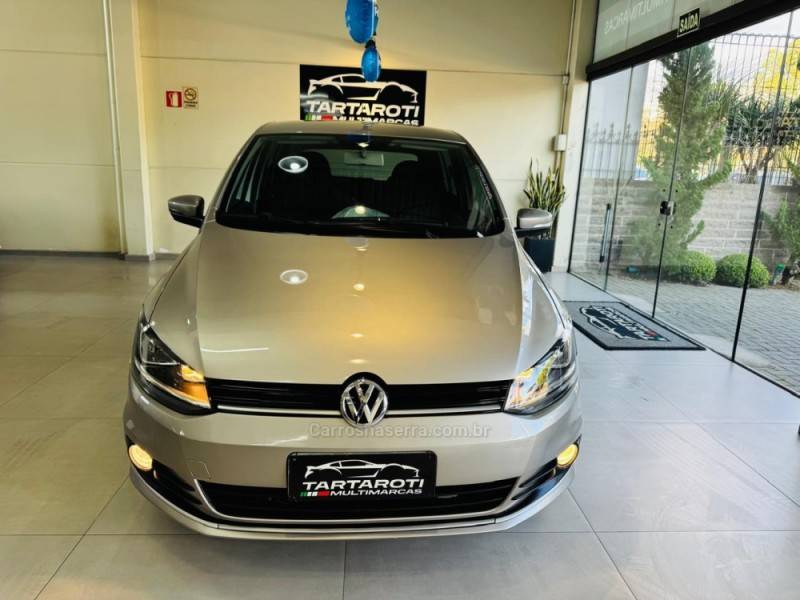 VOLKSWAGEN - FOX - 2014/2015 - Prata - R$ 47.990,00