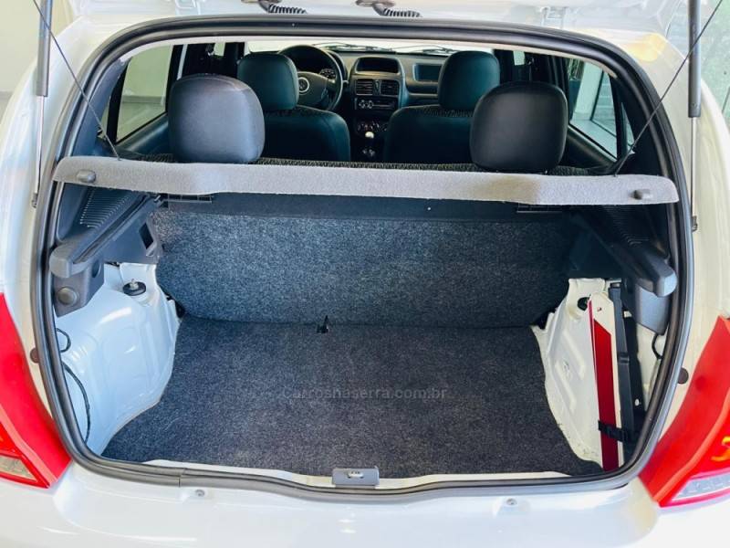 RENAULT - CLIO - 2013/2014 - Branca - R$ 29.990,00