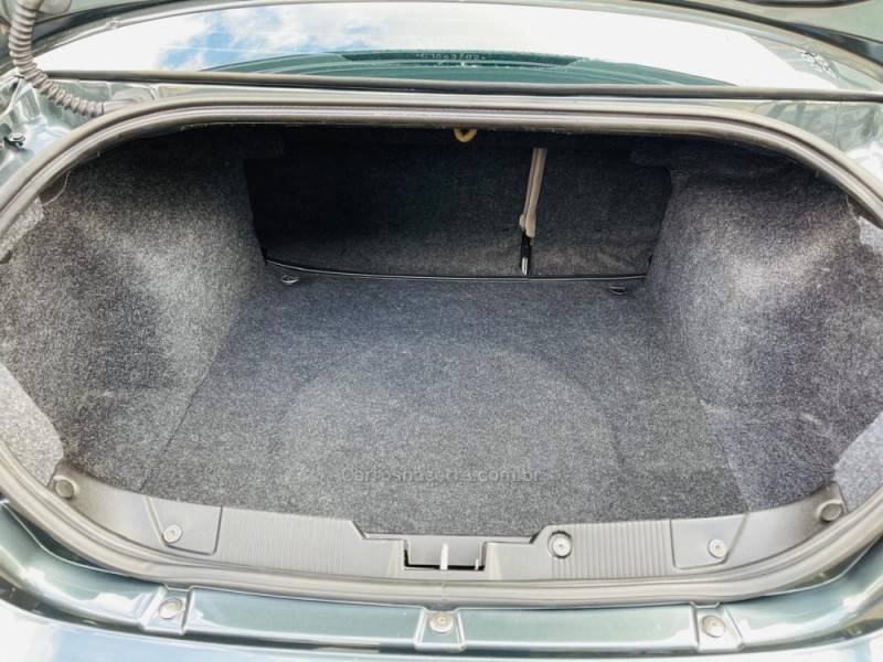 FIAT - LINEA - 2011/2012 - Cinza - R$ 32.990,00