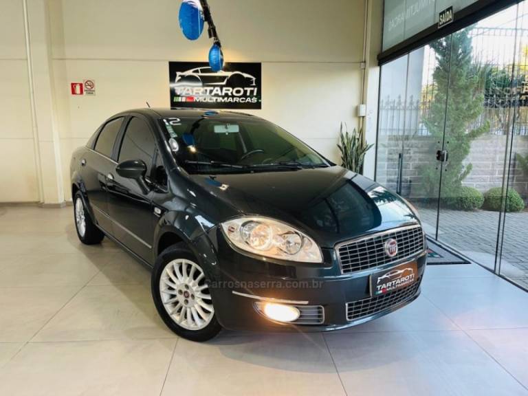 FIAT - LINEA - 2011/2012 - Cinza - R$ 32.990,00