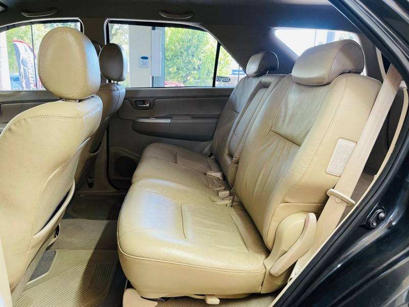 TOYOTA - HILUX SW4 - 2007/2008 - Preta - R$ 105.990,00