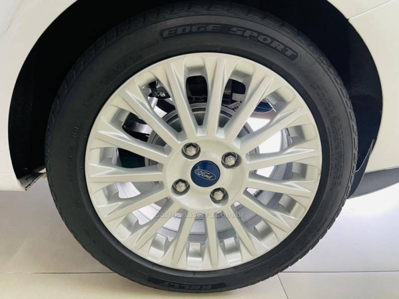 FORD - FIESTA - 2014/2015 - Branca - R$ 48.990,00