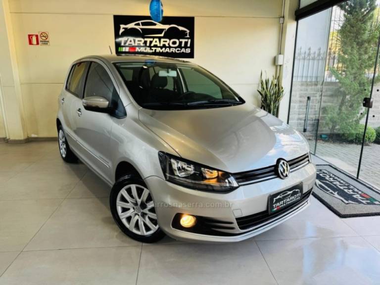 VOLKSWAGEN - FOX - 2014/2015 - Prata - R$ 46.990,00