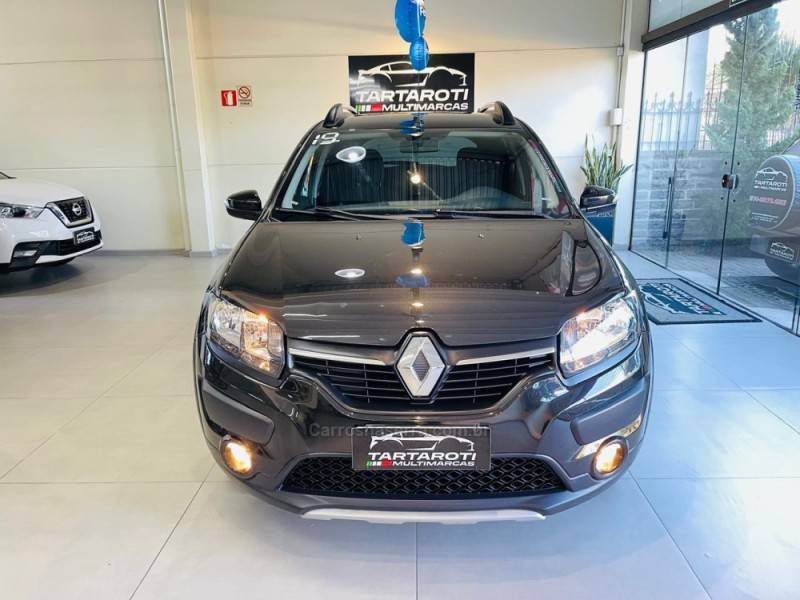 RENAULT - SANDERO - 2018/2019 - Preta - R$ 58.990,00