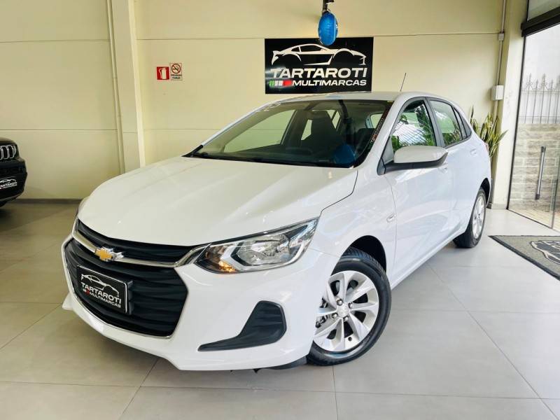 CHEVROLET - ONIX - 2021/2022 - Branca - R$ 73.990,00