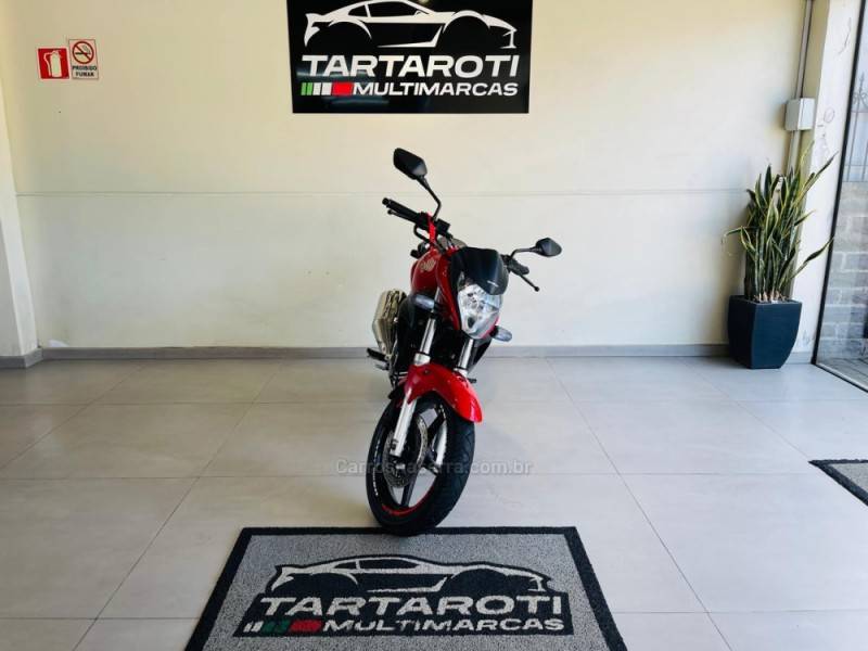 HONDA - CB 300R - 2010/2011 - Vermelha - R$ 13.990,00