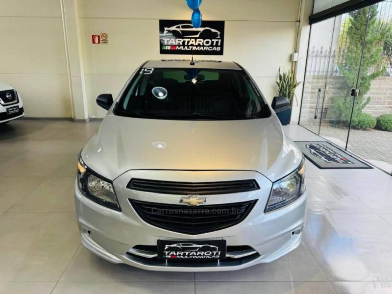 CHEVROLET - ONIX - 2018/2019 - Prata - R$ 54.990,00