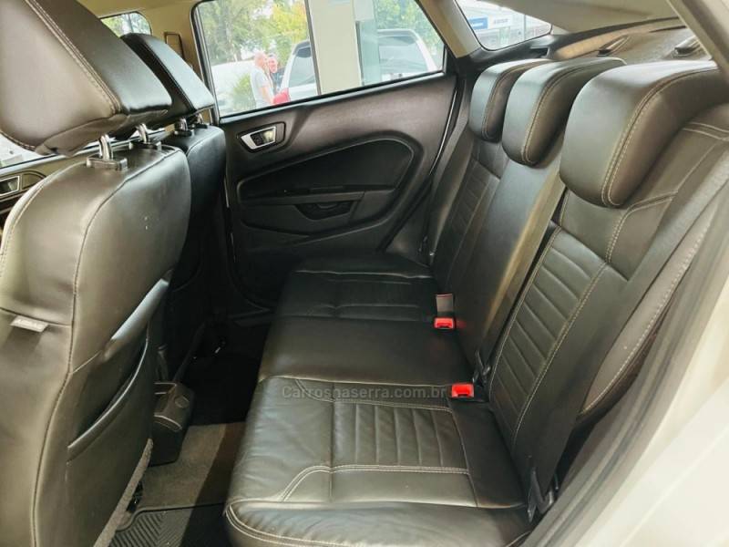 FORD - FIESTA - 2014/2015 - Branca - R$ 48.990,00