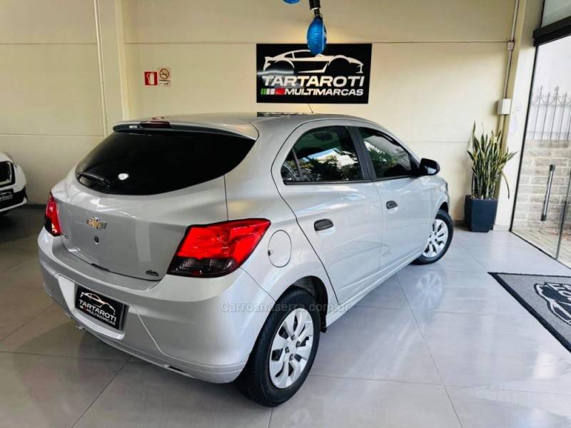 CHEVROLET - ONIX - 2018/2019 - Prata - R$ 54.990,00