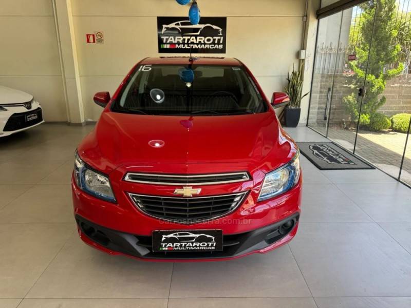 CHEVROLET - PRISMA - 2015/2016 - Vermelha - R$ 57.990,00