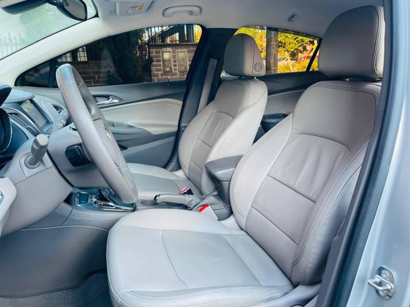 CHEVROLET - CRUZE - 2017/2018 - Prata - R$ 92.990,00