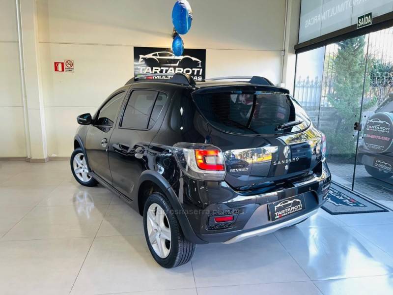 RENAULT - SANDERO - 2018/2019 - Preta - R$ 58.990,00