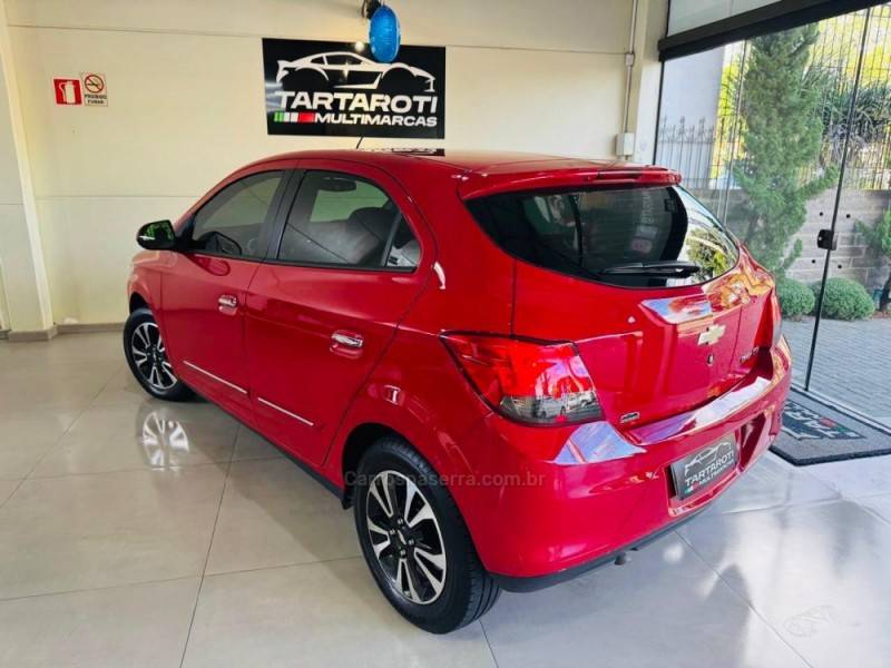 CHEVROLET - ONIX - 2014/2015 - Vermelha - R$ 56.990,00