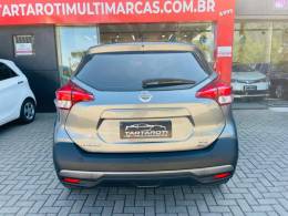 NISSAN - KICKS - 2018/2019 - Cinza - R$ 87.990,00