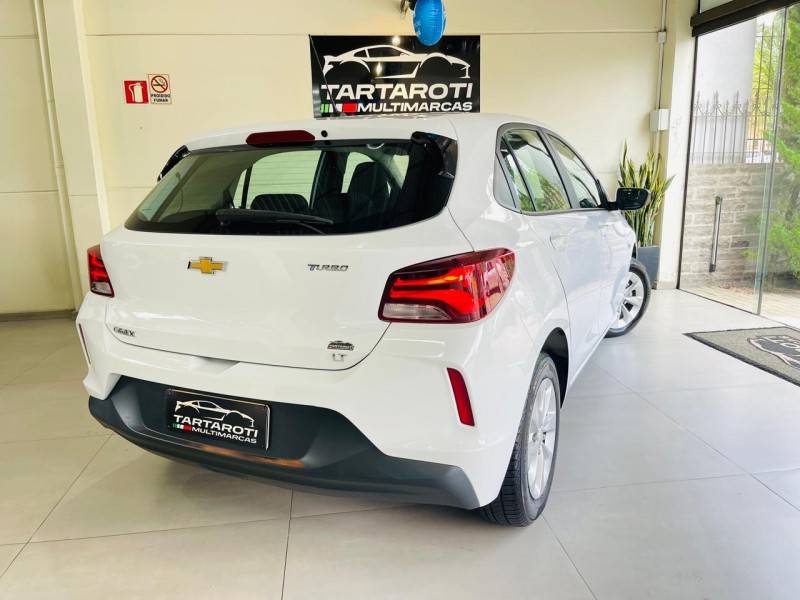 CHEVROLET - ONIX - 2021/2022 - Branca - R$ 78.990,00