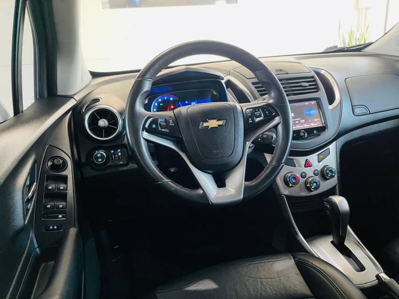 CHEVROLET - TRACKER - 2015/2015 - Branca - R$ 70.990,00