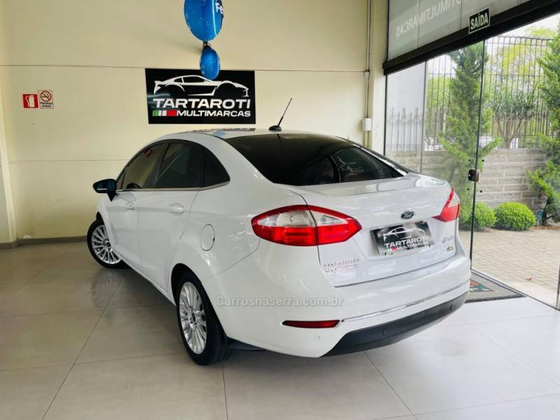 FORD - FIESTA - 2014/2015 - Branca - R$ 48.990,00