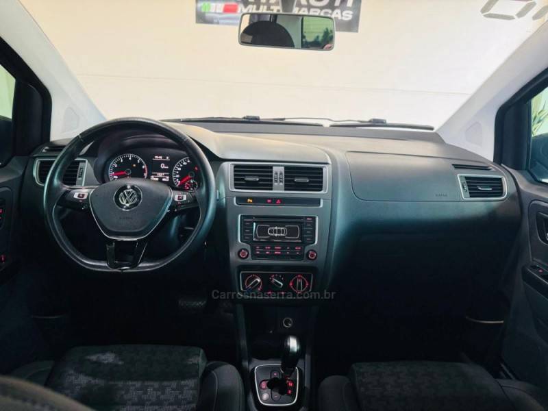 VOLKSWAGEN - FOX - 2015/2016 - Prata - R$ 52.990,00