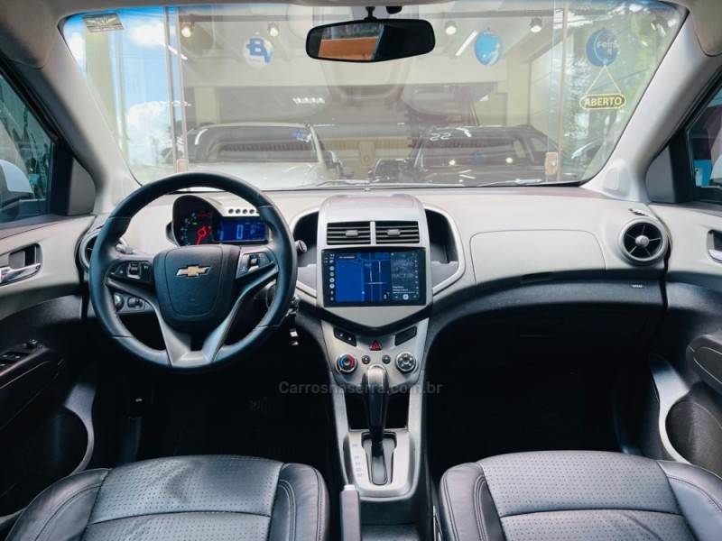 CHEVROLET - SONIC - 2013/2013 - Branca - R$ 43.990,00