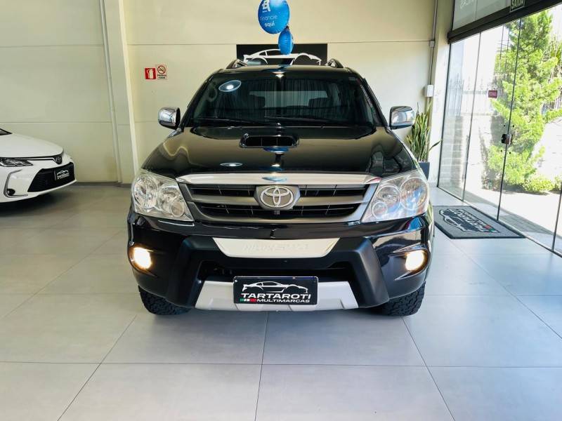 TOYOTA - HILUX SW4 - 2007/2008 - Preta - R$ 105.990,00
