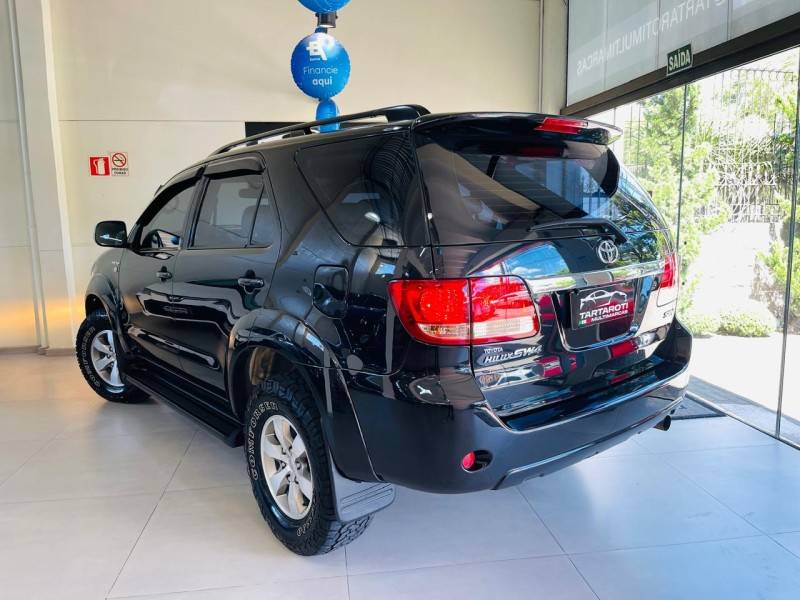 TOYOTA - HILUX SW4 - 2007/2008 - Preta - R$ 105.990,00