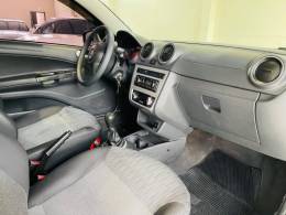 VOLKSWAGEN - SAVEIRO - 2014/2014 - Branca - R$ 44.990,00