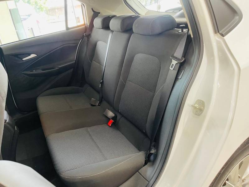 CHEVROLET - ONIX - 2021/2022 - Branca - R$ 78.990,00