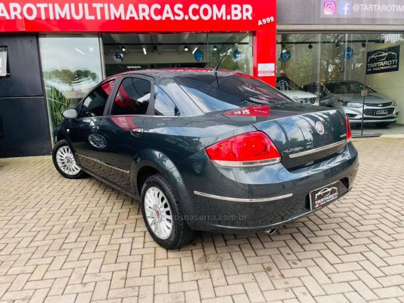 FIAT - LINEA - 2011/2012 - Cinza - R$ 32.990,00
