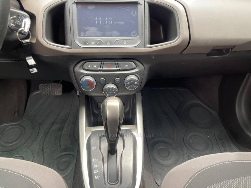 CHEVROLET - PRISMA - 2015/2016 - Vermelha - R$ 57.990,00