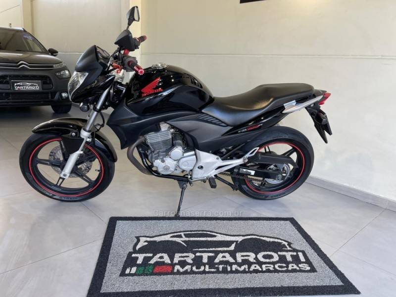 HONDA - CB 300R - 2010/2010 - Preta - R$ 13.990,00