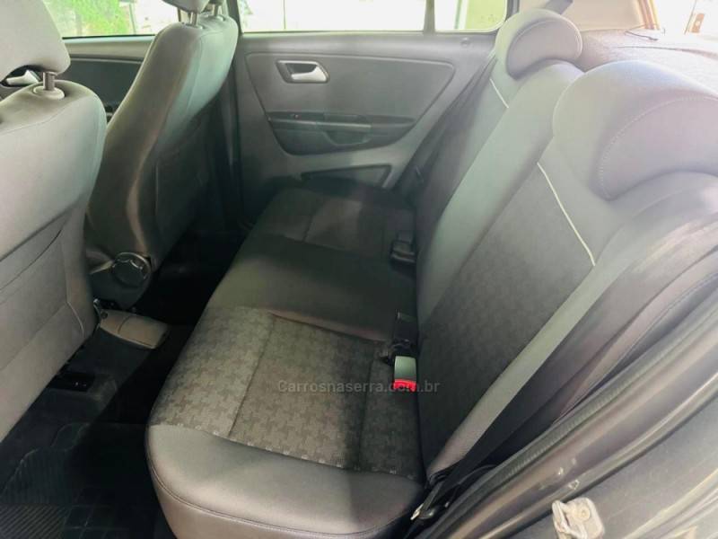 VOLKSWAGEN - FOX - 2015/2016 - Prata - R$ 52.990,00