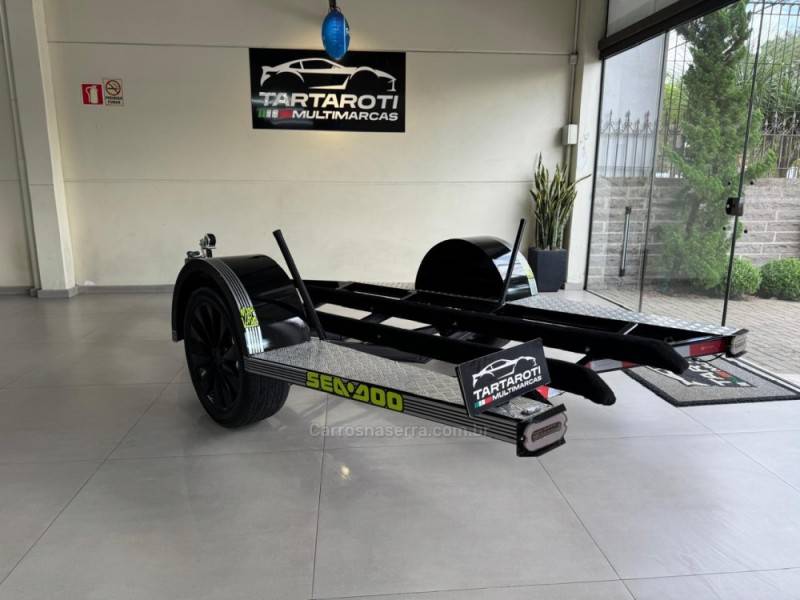 REBOQUES - FEDERAL JET - 2025/2025 - Preta - R$ 16.990,00