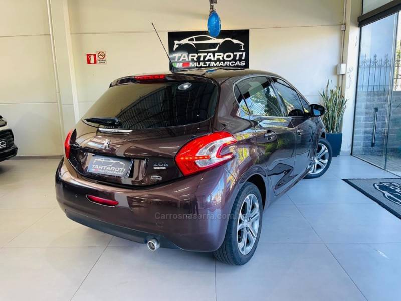 PEUGEOT - 208 - 2014/2015 - Marrom - R$ 50.990,00