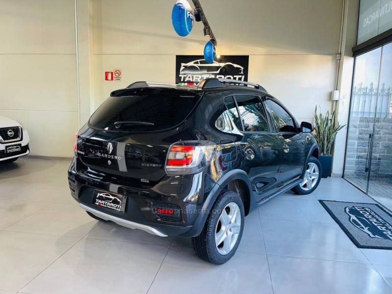 RENAULT - SANDERO - 2018/2019 - Preta - R$ 58.990,00