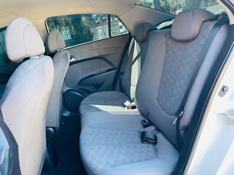 HYUNDAI - HB20S - 2018/2019 - Branca - R$ 65.990,00