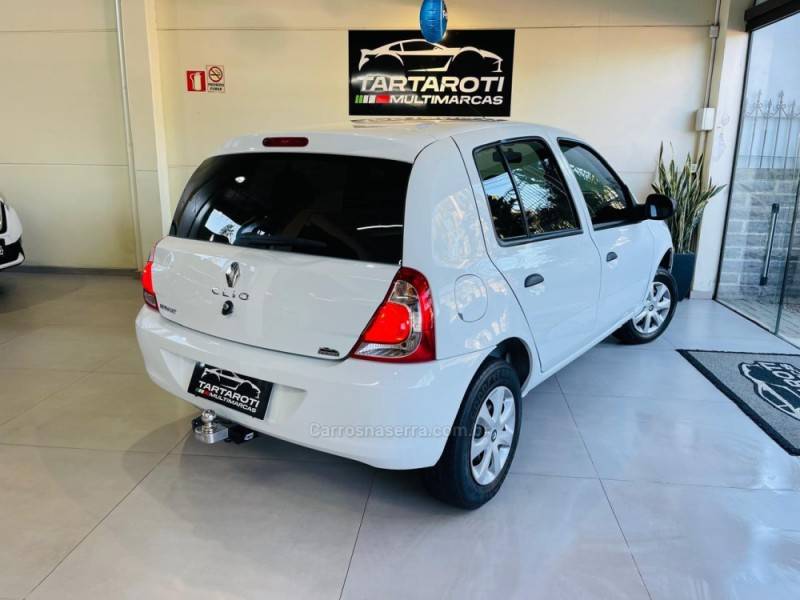 RENAULT - CLIO - 2013/2014 - Branca - R$ 29.990,00